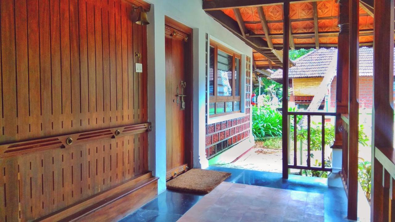 Punnamada Resort Alappuzha Exterior foto